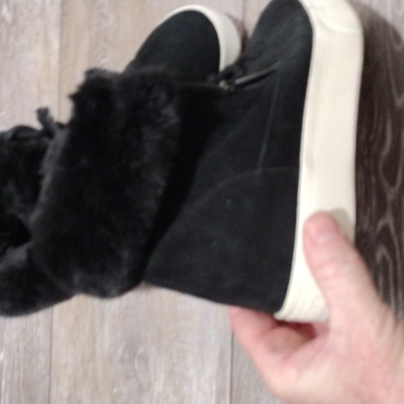 J/Slides NYC black suede zip booties w faux fur trim. Mint condition. Size 8 - Picture 4 of 12
